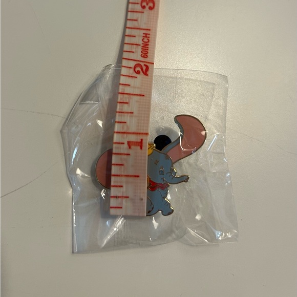 Disney pin, Dumbo - Picture 3 of 5